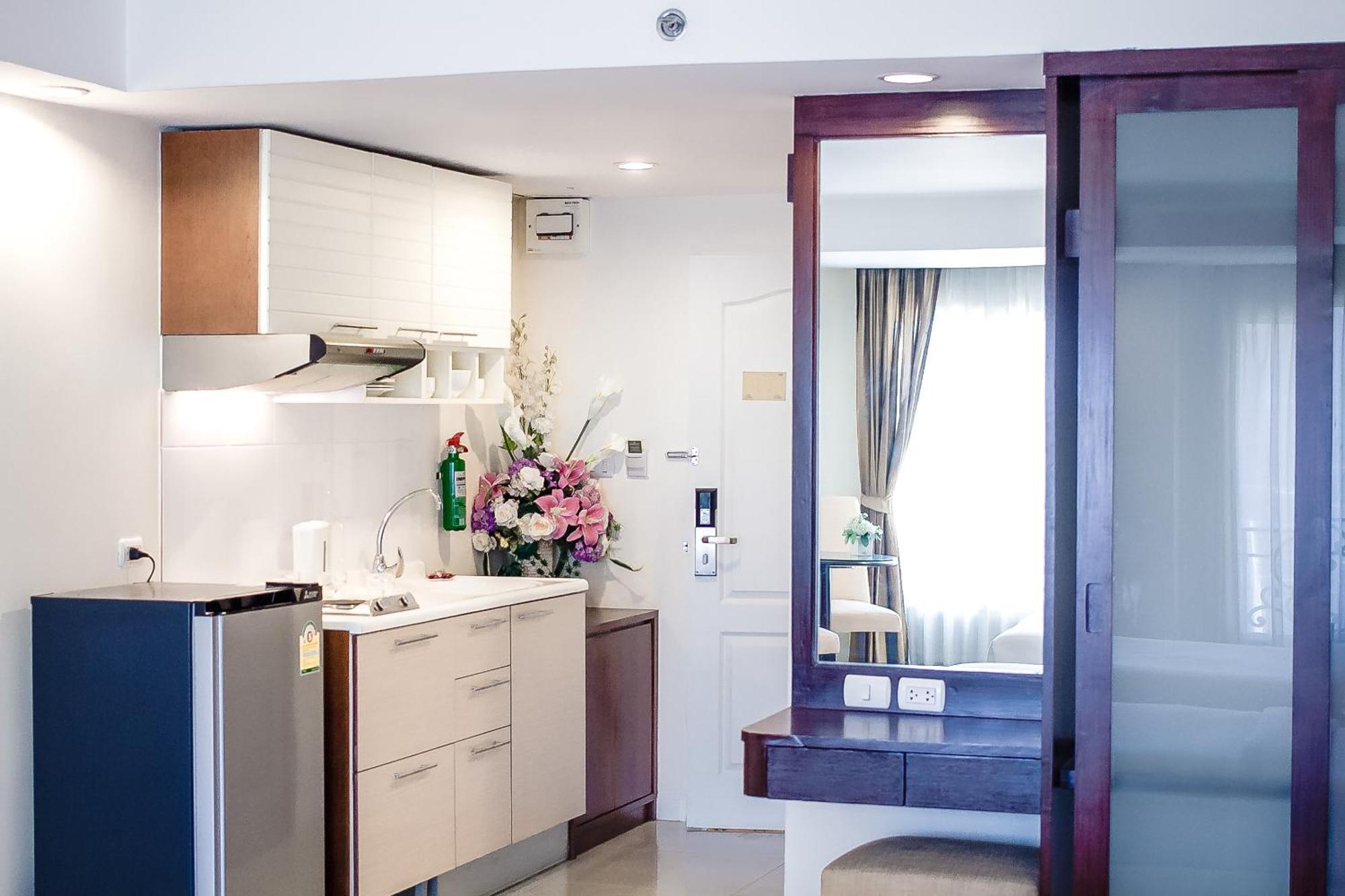 Romance Hotel Bangna Банкок Екстериор снимка