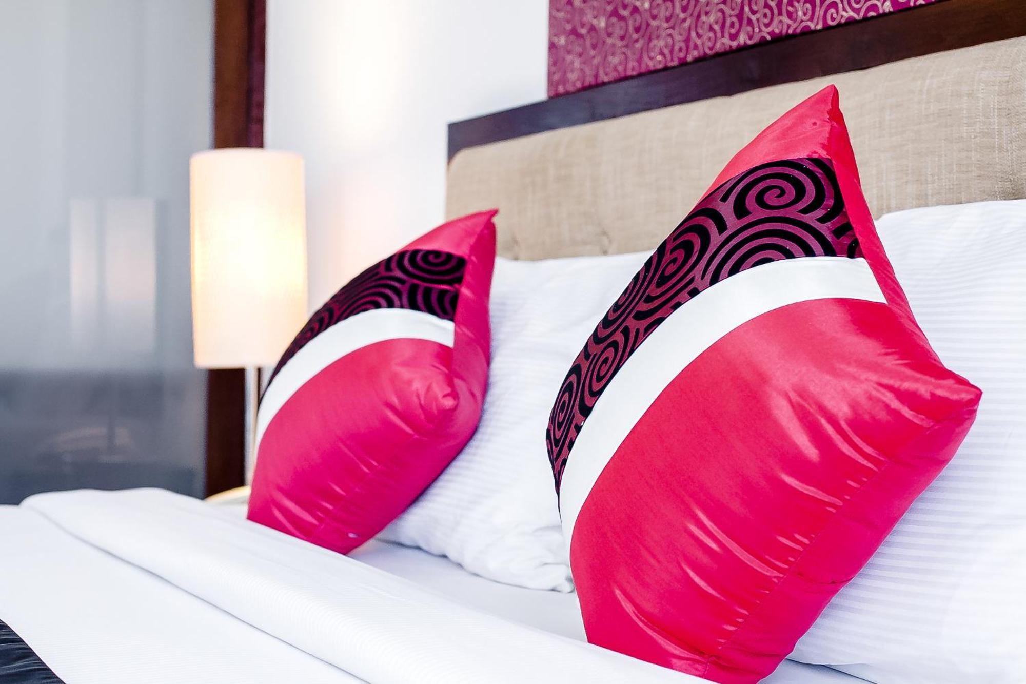 Romance Hotel Bangna Банкок Екстериор снимка