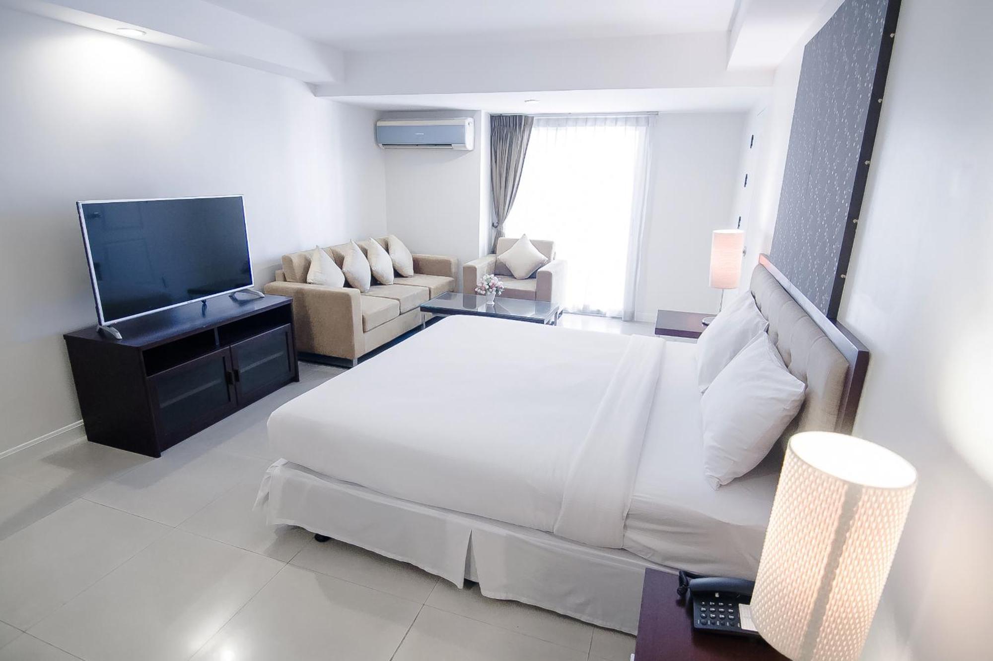 Romance Hotel Bangna Банкок Екстериор снимка