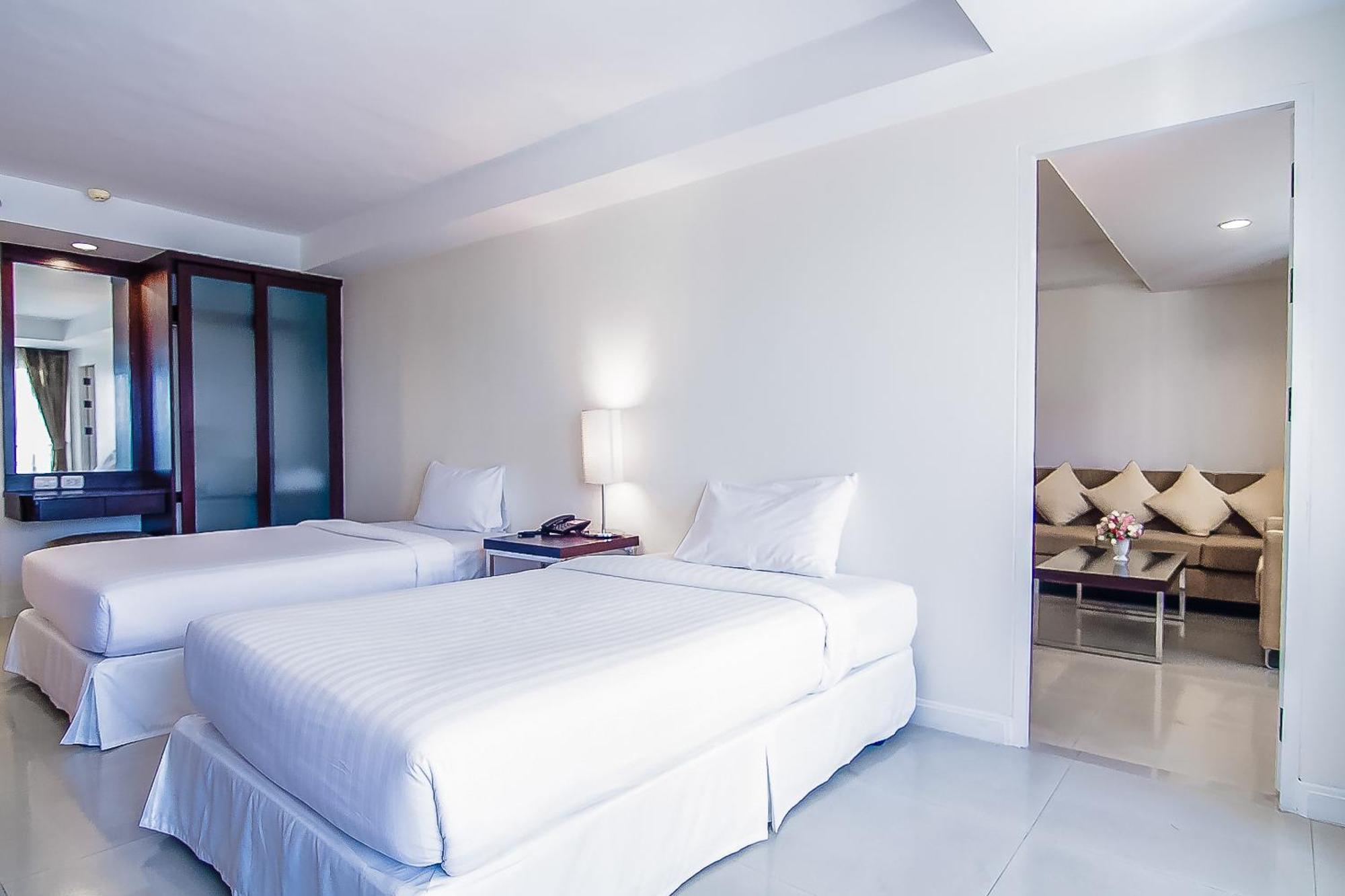Romance Hotel Bangna Банкок Екстериор снимка