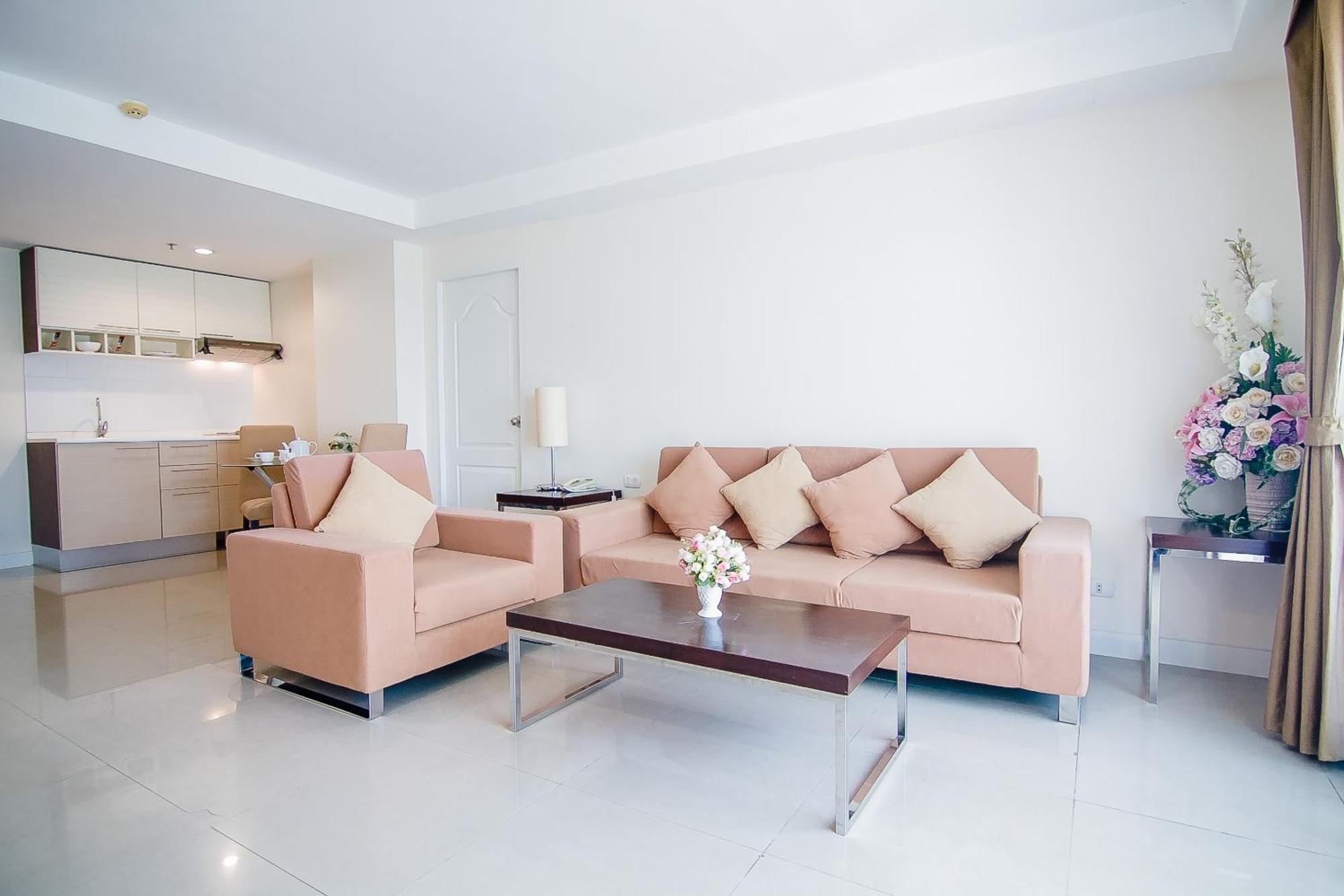 Romance Hotel Bangna Банкок Екстериор снимка