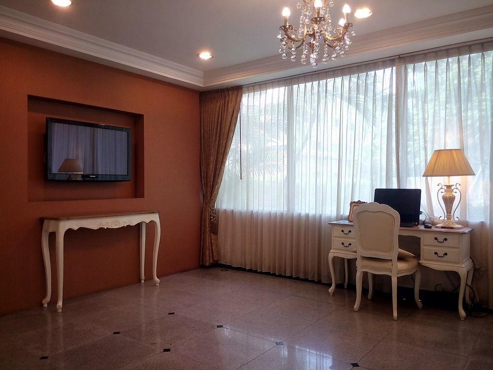 Romance Hotel Bangna Банкок Екстериор снимка