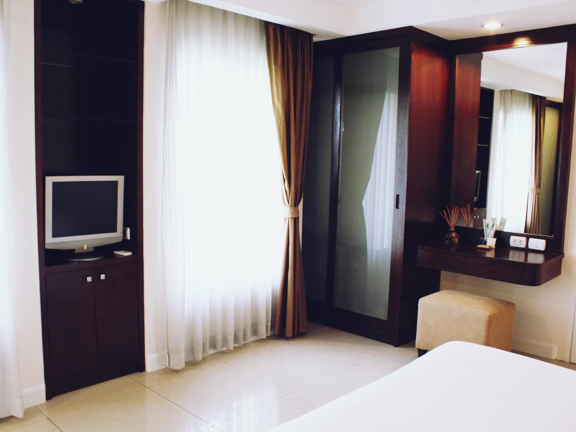 Romance Hotel Bangna Банкок Екстериор снимка